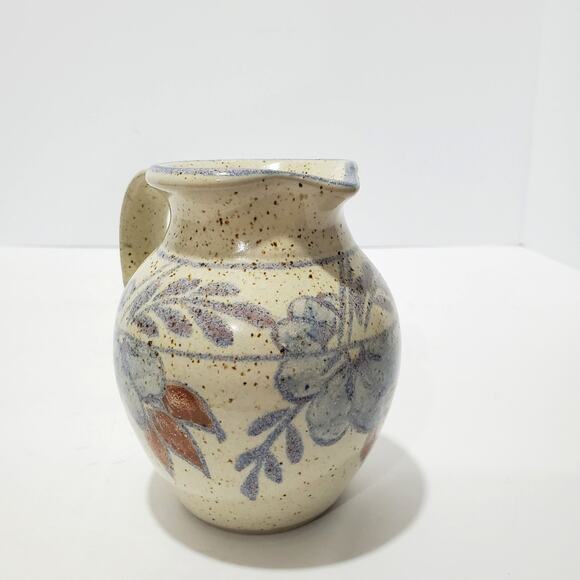 Vtg Studio Pottery Creamer Beige Speckled with Blue Flowers Leaves Signed 4.5" - Picture 2 of 12